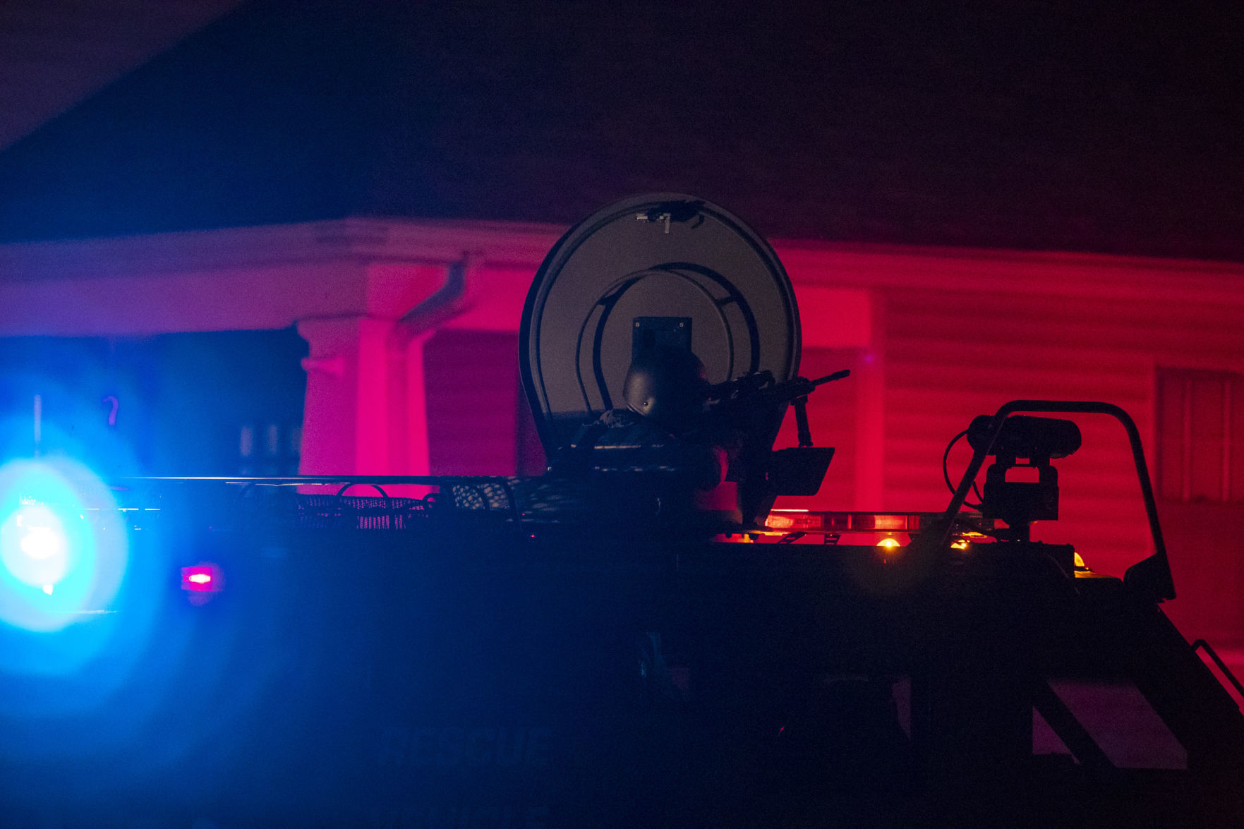 062318-qct-police-standoff-017